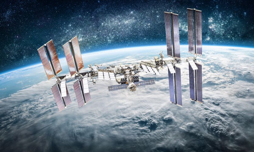 The International Space Station (ISS): scientific work 400 kilometres above the Earth